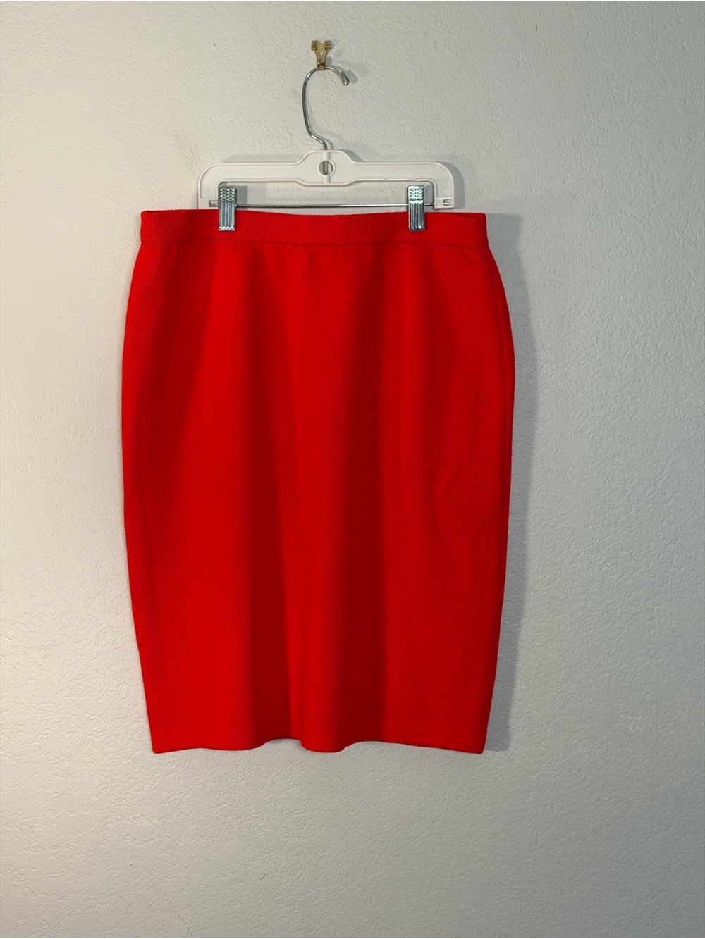 St. John Collection Vibrant Red Knit Santana Pencil Skirt size 12
